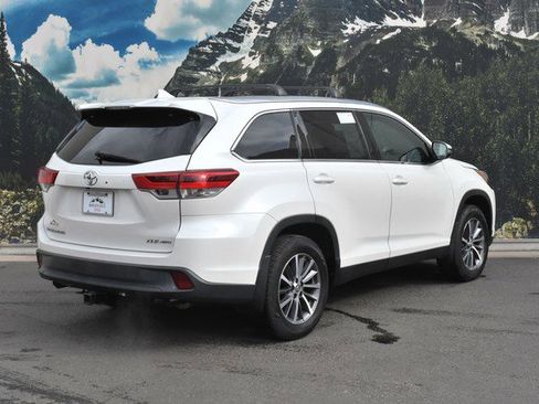 Used 2019 Toyota Highlander XLE w/ Carpet Mat Package (TMS) image 3