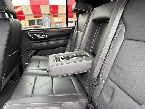 Used 2024 Chevrolet Suburban Premier AWD/4WD image 21