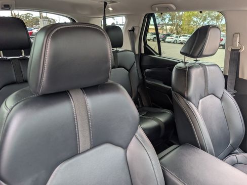 Used 2023 Honda Pilot EX-L image 3
