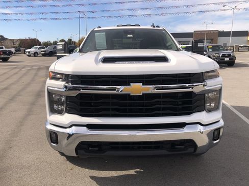 Used 2024 Chevrolet Silverado 2500 LT w/ Convenience Package image 8