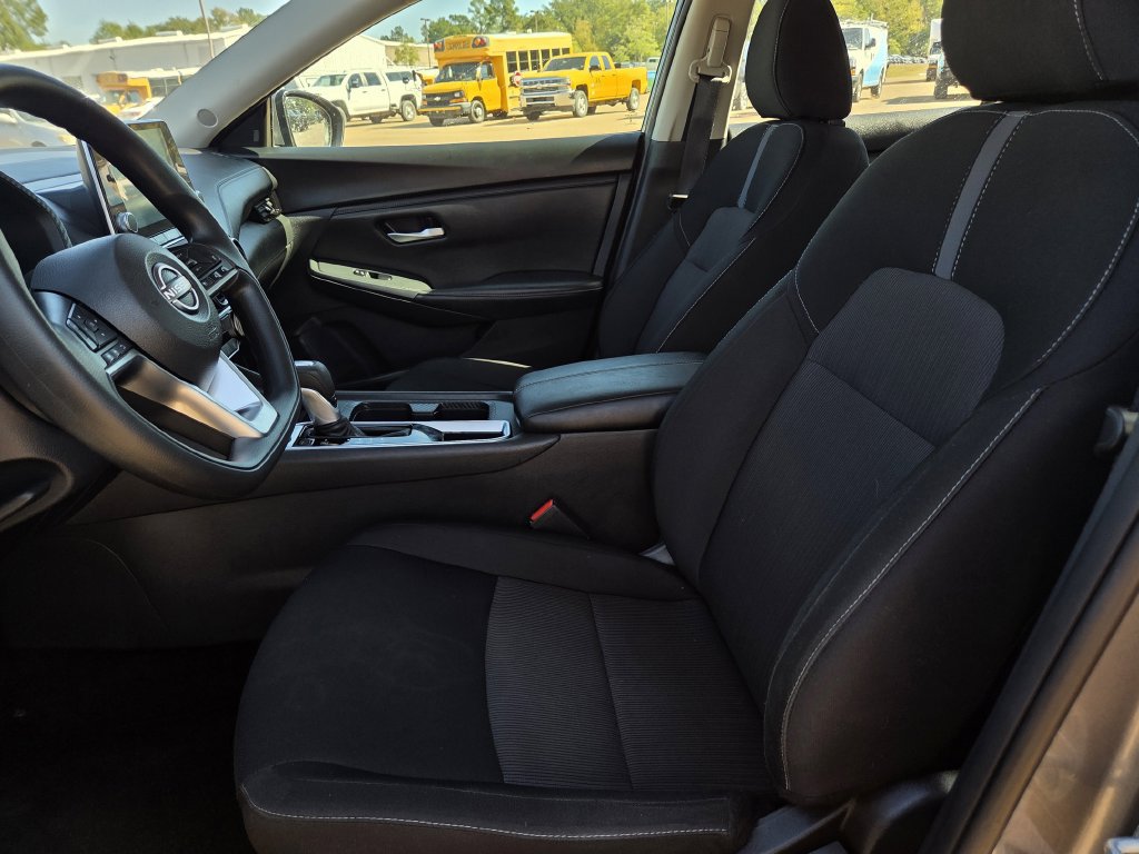 Used 2025 Nissan Sentra SV FWD image 16
