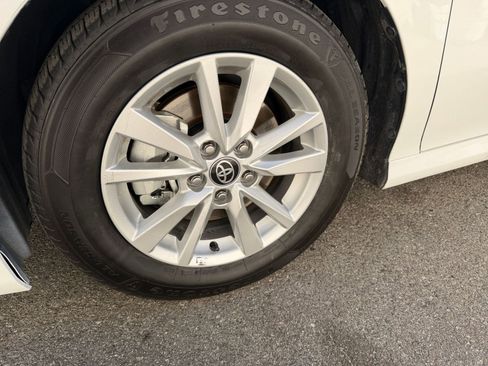 Used 2025 Toyota Camry LE image 28