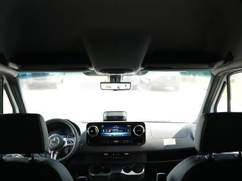 New 2025 Mercedes-Benz Sprinter 2500 image 18