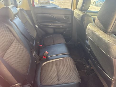 Used 2015 Mitsubishi Outlander SE image 13