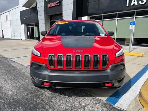 Used 2017 Jeep Cherokee Trailhawk w/ Trailer Tow Group AWD/4WD image 2