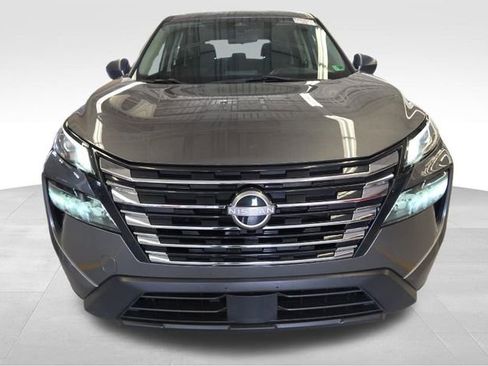 Used 2024 Nissan Rogue S image 2
