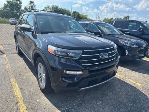 Used 2024 Ford Explorer XLT w/ Equipment Group 202A AWD/4WD image 6