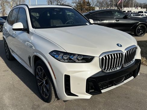 New 2026 BMW X5 xDrive50e w/ M Sport Package image 2