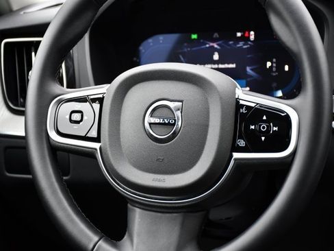 Certified 2025 Volvo XC60 B5 Plus image 22