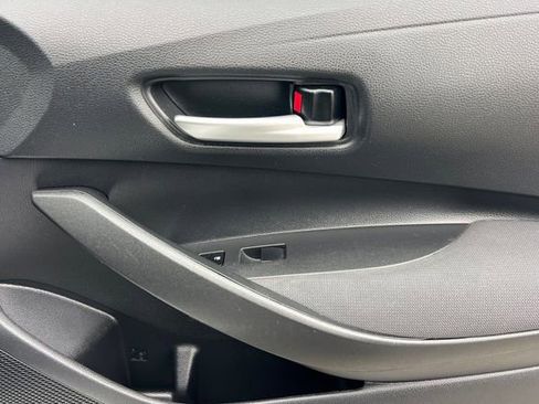 Used 2021 Toyota Corolla LE image 18