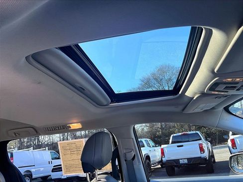 Used 2023 Toyota Sienna XLE image 18