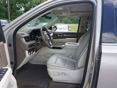 Used 2021 GMC Yukon Denali w/ Denali Premium Package RWD image 2