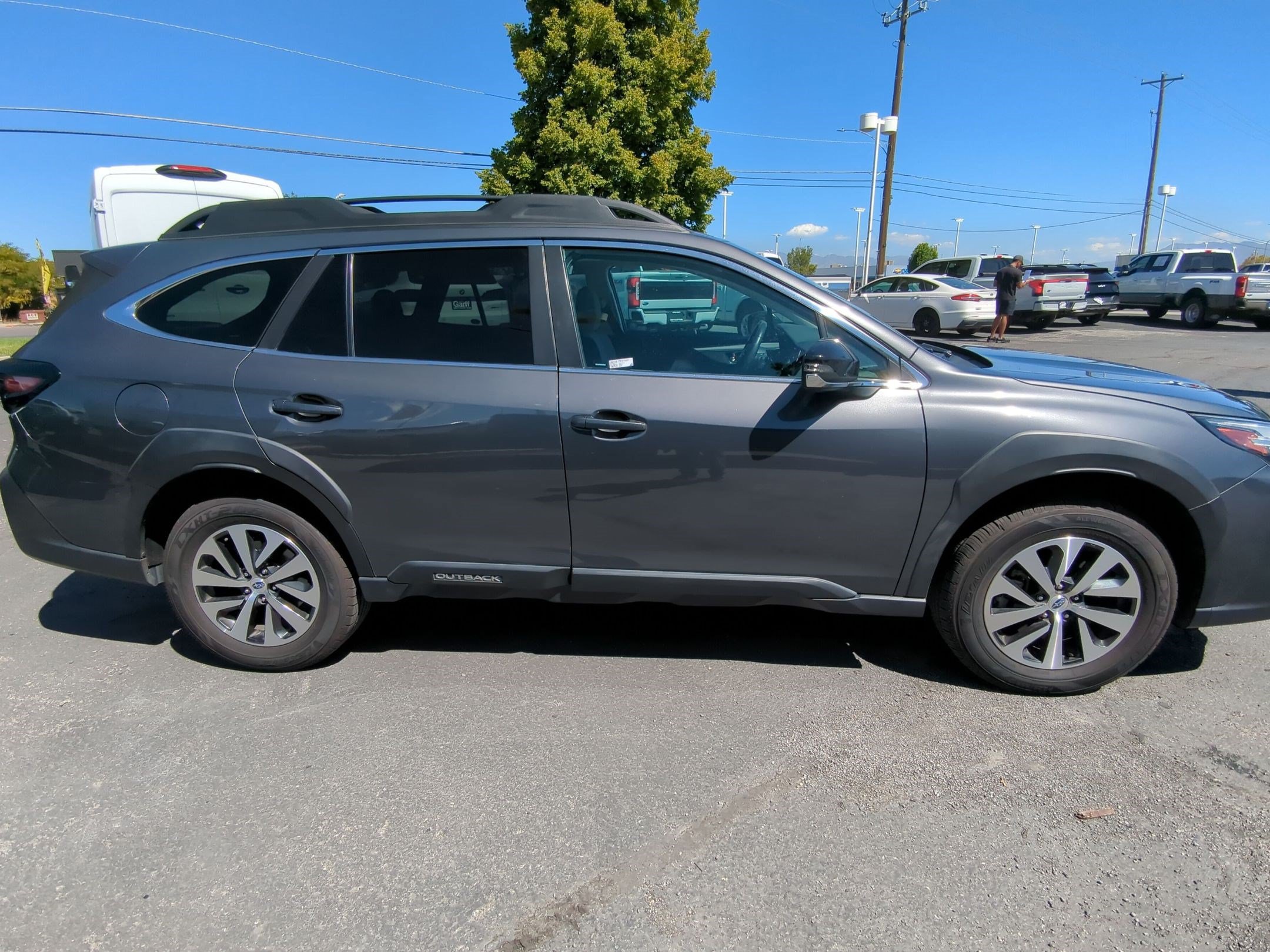Used 2023 Subaru Outback Premium AWD/4WD image 2