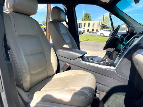 Used 2015 Ford Explorer XLT w/ Equipment Group 202B image 20