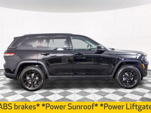 New 2025 Jeep Grand Cherokee Altitude w/ Trailer Tow Package image 8