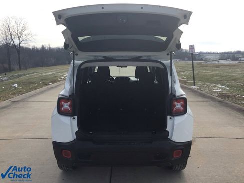 Used 2020 Jeep Renegade Latitude w/ Cold Weather Group image 4