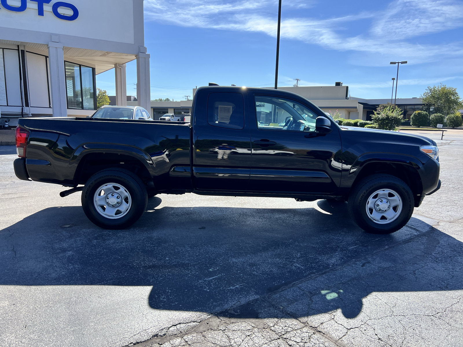 Used 2021 Toyota Tacoma SR AWD/4WD image 12