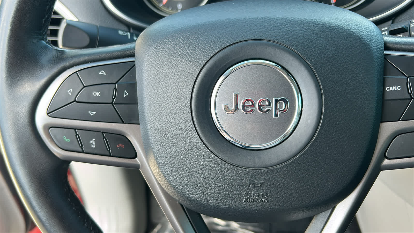 Used 2021 Jeep Cherokee Latitude Plus AWD/4WD image 19