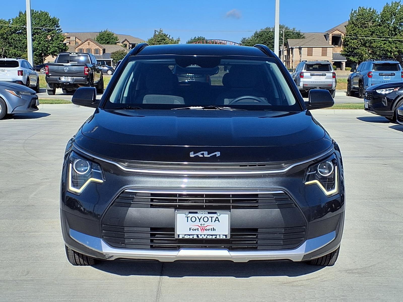 Used 2025 Kia Niro LX FWD image 2