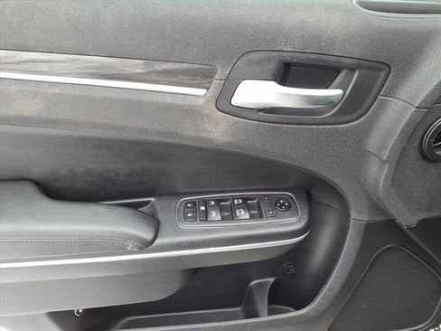Certified 2018 Chrysler 300 Touring image 6