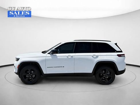 Used 2023 Jeep Grand Cherokee Altitude AWD/4WD image 4