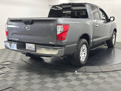 Used 2018 Nissan Titan SV RWD image 10