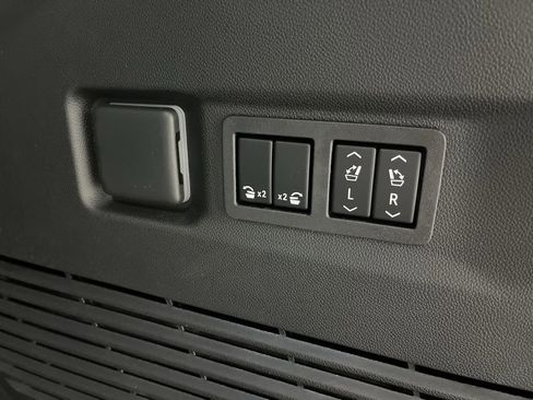 New 2026 GMC Yukon XL AT4 w/ AT4 Premium Package image 26