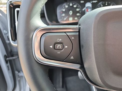 Used 2022 Volvo XC40 T5 R-Design w/ Advanced Package image 33