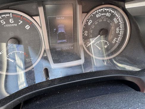 Used 2017 Toyota Tacoma SR5 w/ Tow Package image 6