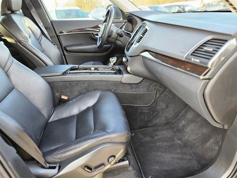 Used 2019 Volvo XC90 T6 Momentum w/ Advanced Package image 8