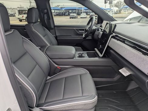 New 2026 GMC Sierra EV Elevation w/ LPO, Elevation Dark Package image 31