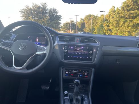 Certified 2022 Volkswagen Tiguan SE FWD image 25