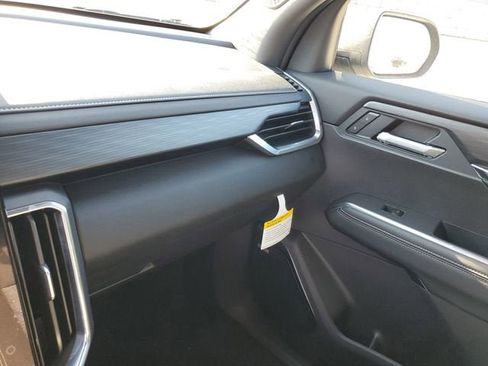 New 2026 GMC Acadia Elevation image 25