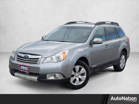 Used 2010 Subaru Outback 2.5i Limited image 1