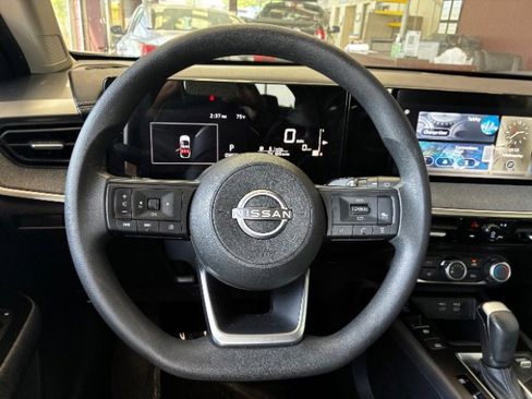 Used 2025 Nissan Kicks SV w/ Illumination Package FWD image 24