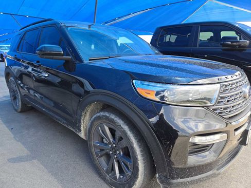 Used 2023 Ford Explorer XLT w/ Equipment Group 202A RWD image 2