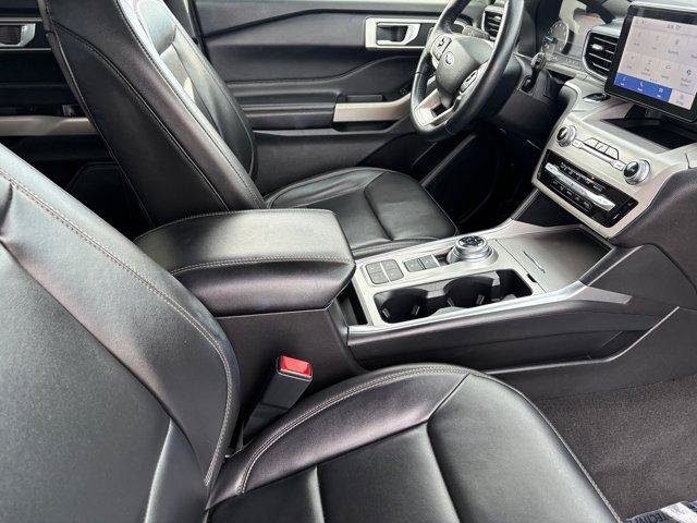 Used 2023 Ford Explorer XLT w/ Equipment Group 202A RWD image 12
