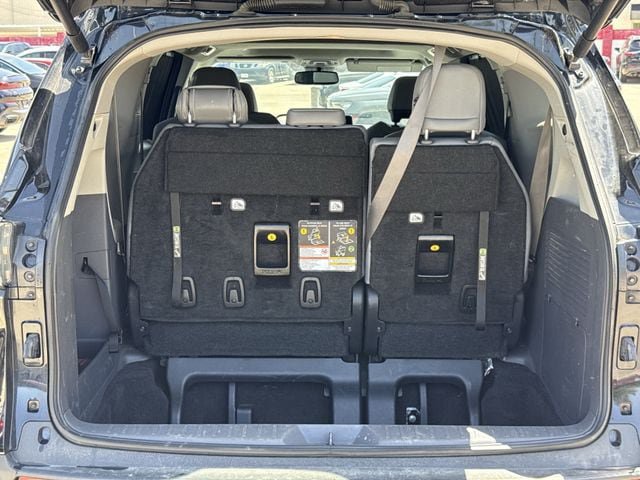 Used 2024 Toyota Sienna XLE FWD image 32