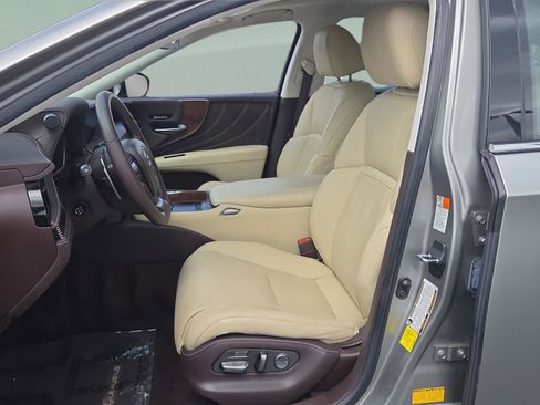 Used 2019 Lexus LS 500 RWD image 9