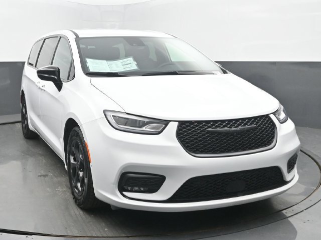 Used 2024 Chrysler Pacifica Limited FWD image 8