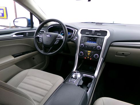 Used 2018 Ford Fusion SE image 31