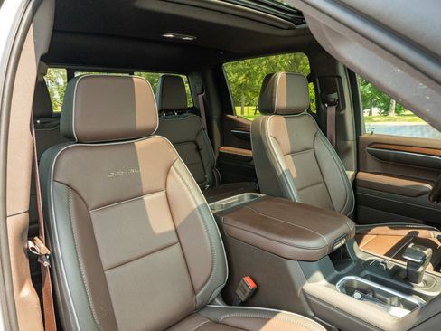 Used 2023 GMC Sierra 1500 Denali w/ Denali Reserve Package AWD/4WD image 19