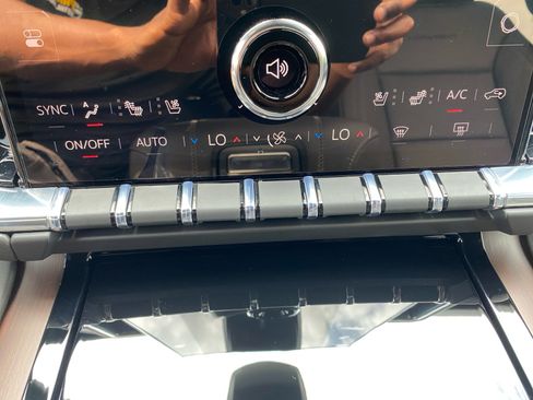 New 2026 GMC Yukon XL Denali w/ Denali Reserve Package AWD/4WD image 18