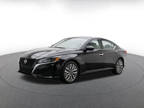 Used 2025 Nissan Altima 2.5 SV FWD image 3