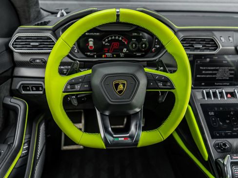 Used 2022 Lamborghini Urus AWD/4WD image 30