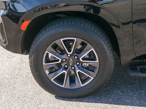 Used 2022 Chevrolet Suburban Z71 w/ Luxury Package image 5