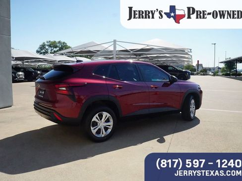 Used 2024 Chevrolet Trax LS FWD image 5