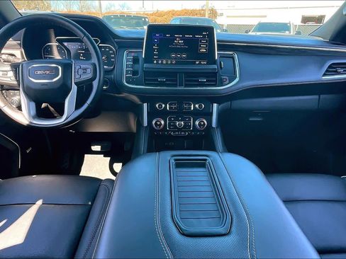 Used 2021 GMC Yukon SLT w/ SLT Premium Package image 16