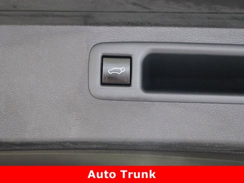 Used 2023 Toyota Highlander LE image 34