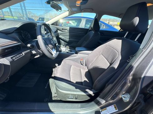 Used 2025 Nissan Altima 2.5 SV FWD image 12